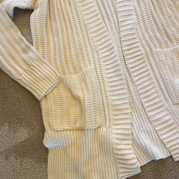 Cozy Cream Pocketed Cable Knit Cardigan Sweater - Picture 4 of 6